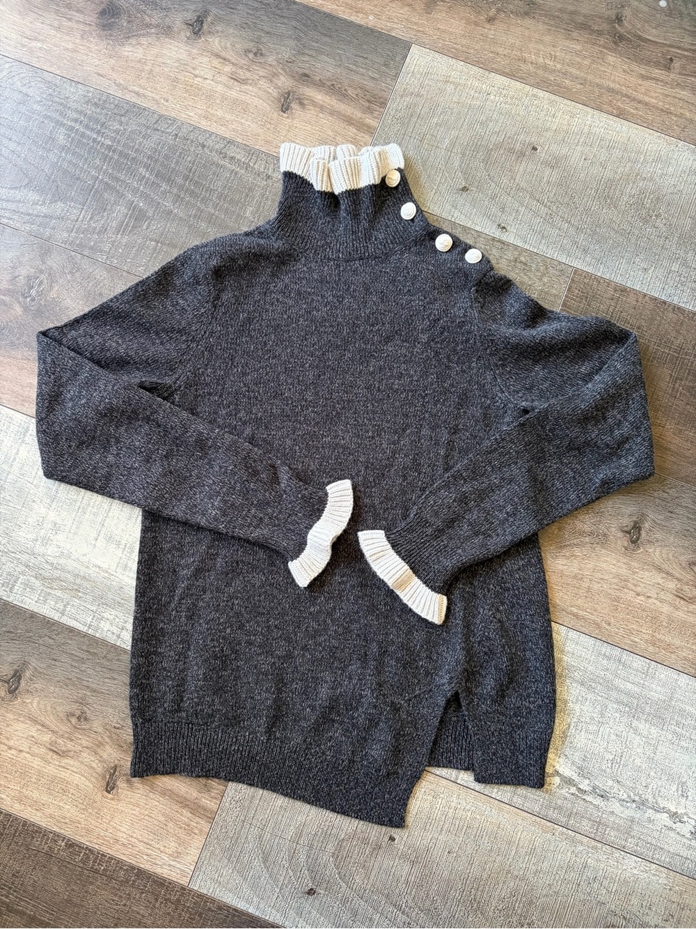 Barrie 100% Cashmere Scotland Ruffle Turtleneck Sweater M